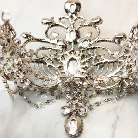 ✨ Dazzling Tiara ~ Pearls & Crystals Silver Tone main image 4
